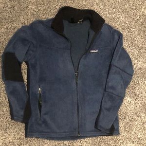 Women’s Patagonia zip up fleece jacket.